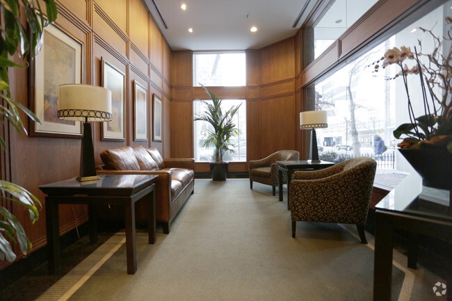 Lobby Photo - 400 E Ohio St