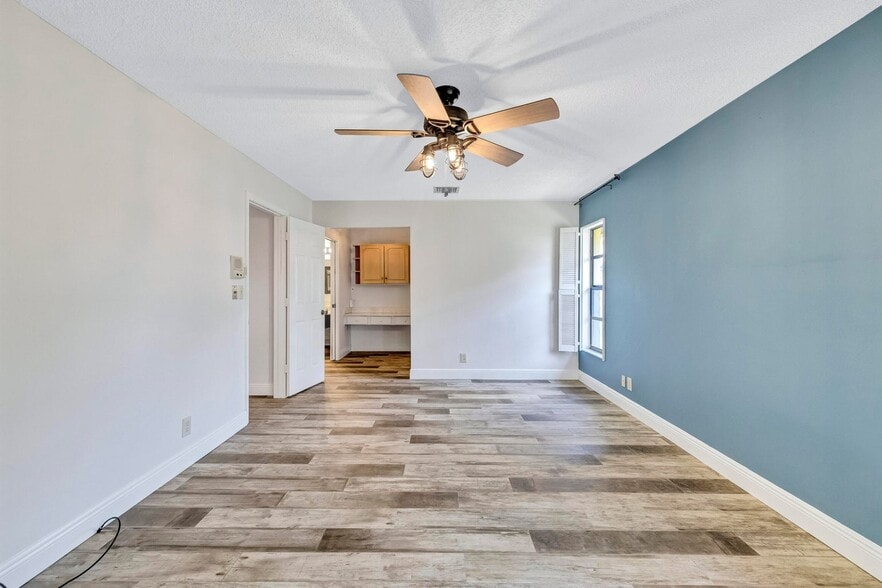Building Photo - 2075 NW 15th Pl