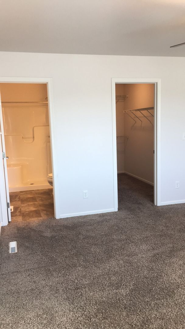 Building Photo - 3 Bed 3 Bath Twin Home