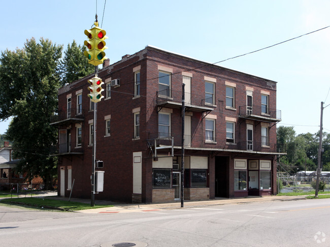 Building Photo - 904-908 Putnam Ave