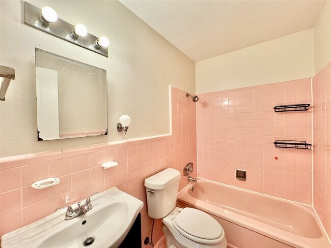 Building Photo - 5717 McCommas Blvd