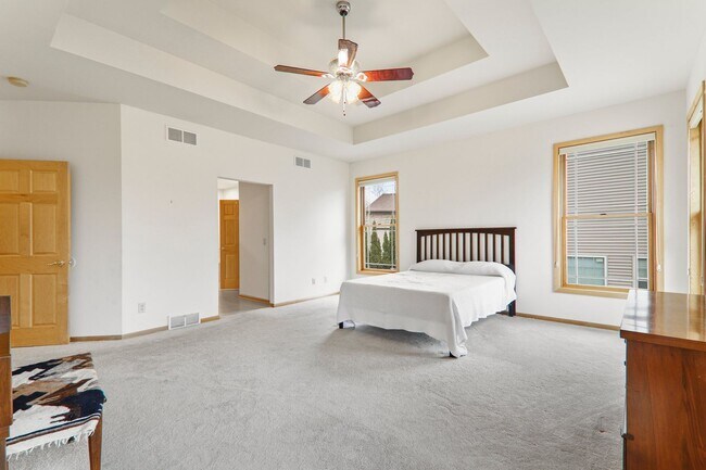 Building Photo - 9621 Shadow Wood Dr