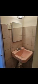 Bathroom - 2035 E Allegheny Ave