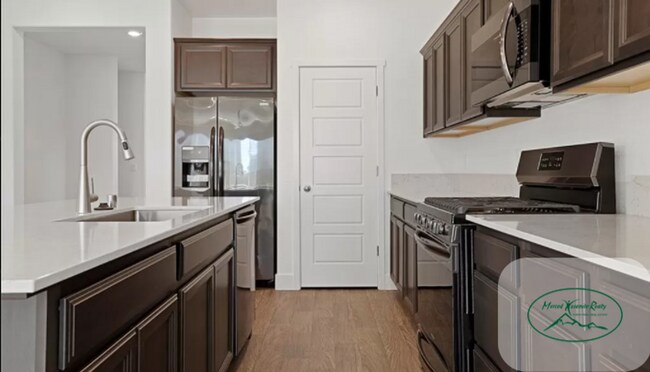Building Photo - CORNER LOT - Beautiful 5-Bedroom Home for Rent in North Merced!