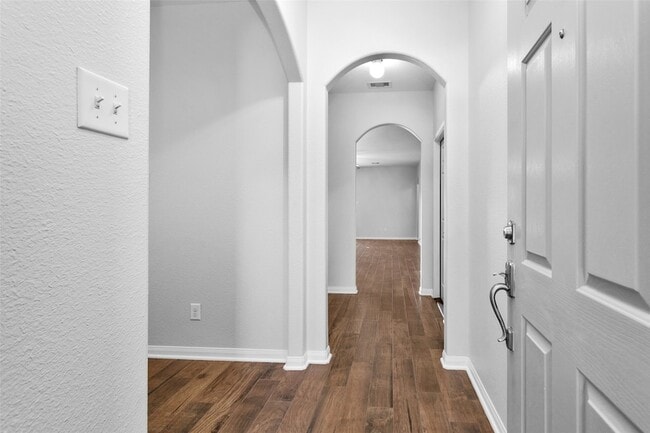 Building Photo - 30831 W Lost Creek Blvd