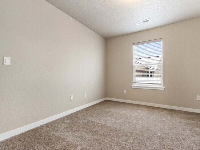 Building Photo - 7807 S Dewberry Way