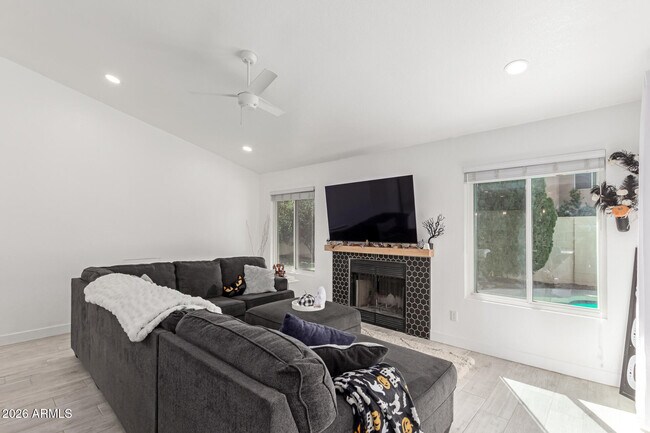 Building Photo - 1551 W Ironwood Dr