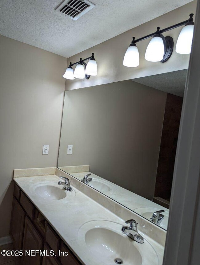 Building Photo - 218 Jardin De Mer Pl