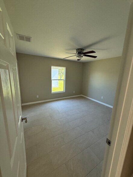 Building Photo - 511 S Wilson Ave