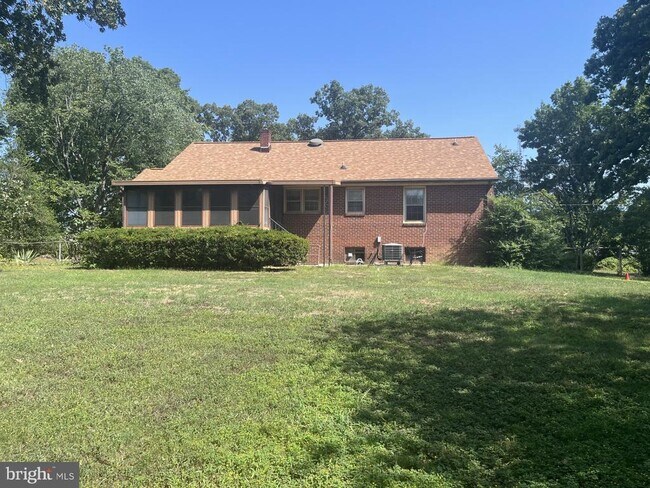 Building Photo - 4906 Hood Dr