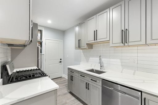 Building Photo - 7736 N Eastlake Terrace