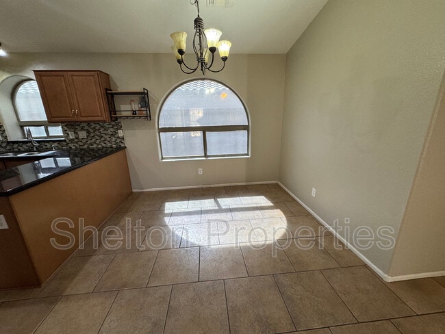 Building Photo - 15828 W Latham St