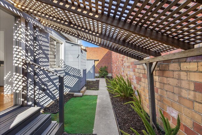 Building Photo - 3131 Fernside Blvd