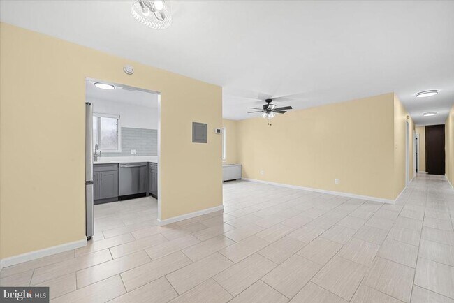 Building Photo - 9734 Glen Ave