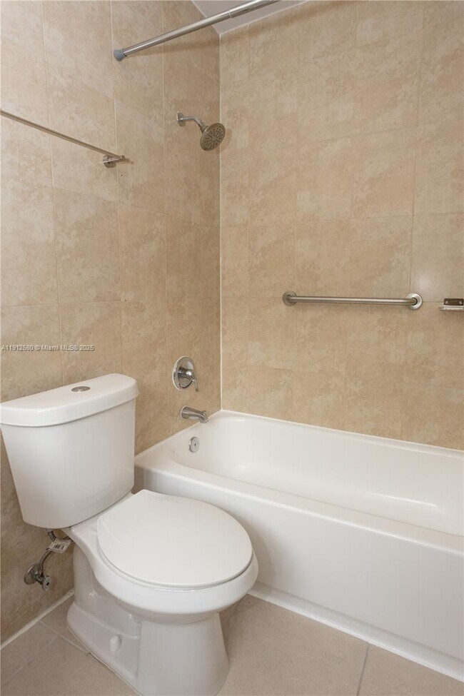 Building Photo - 1 Edgewater Dr