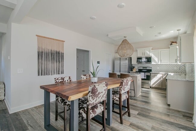 Building Photo - 307 Lugano Ln