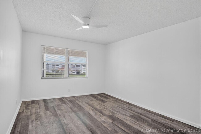 Building Photo - 3045 Cornwall C