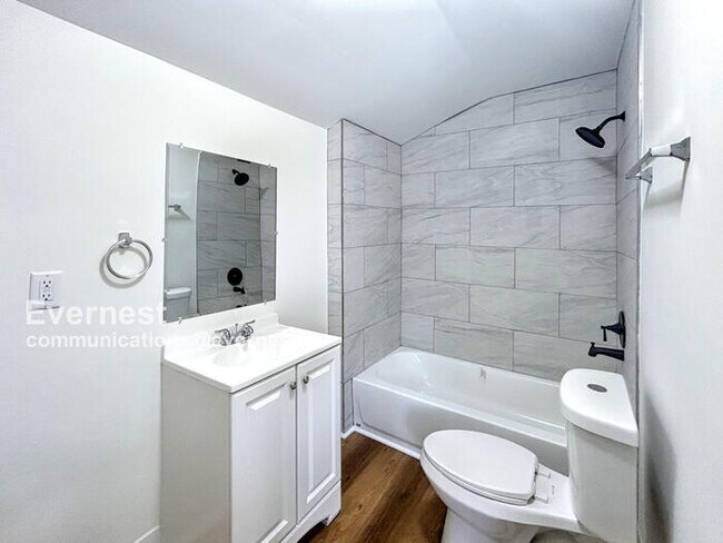 Building Photo - 1753 Lee Ave SW