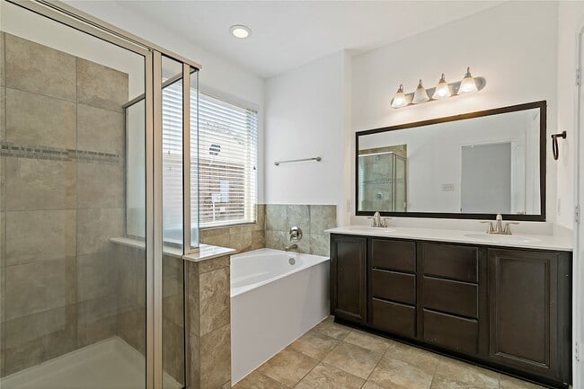 Building Photo - 25435 Autumn Woods Dr