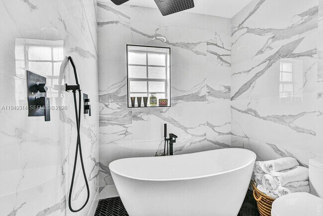 Building Photo - 4722 SW 5th St