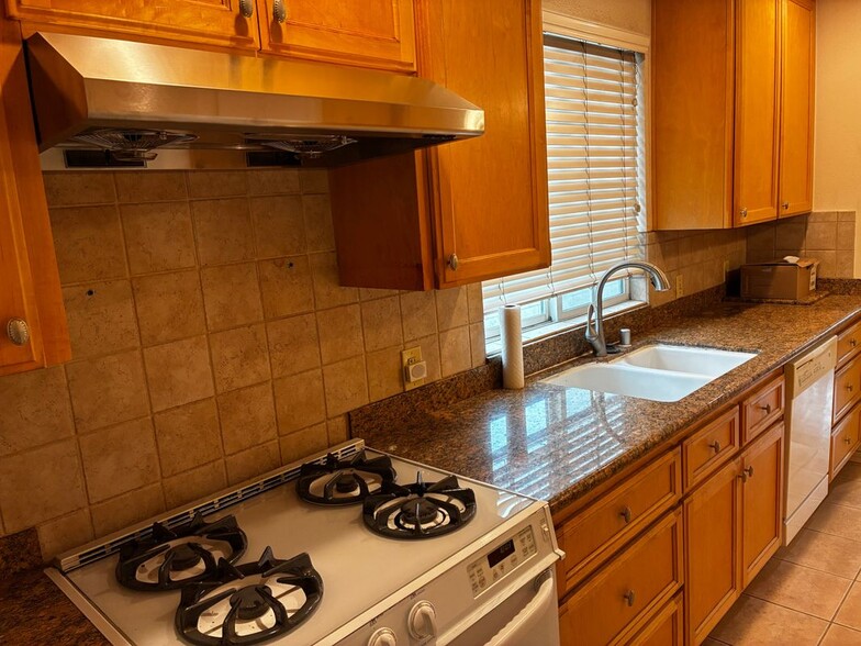 Building Photo - 7946 Hershey St