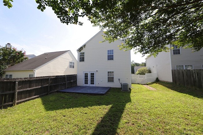 Building Photo - NW Raleigh Home w/ Fenced Backyard!