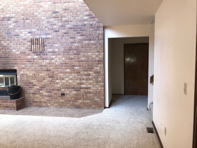 Building Photo - 5292 Cracker Barrel Cir