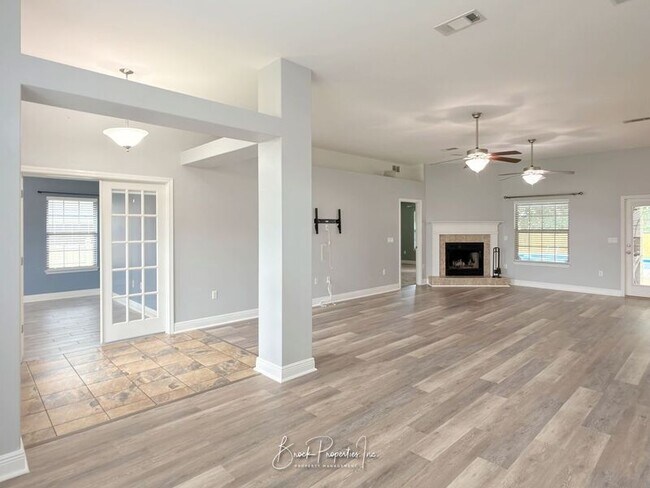 Building Photo - 6185 Autumn Pines Cir