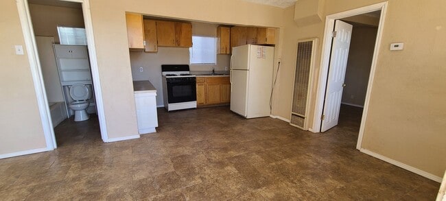 Building Photo - Nice and Cozy Duplex located in Northeast El Paso