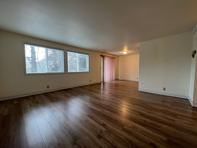 Building Photo - 620-622 Scenic Dr