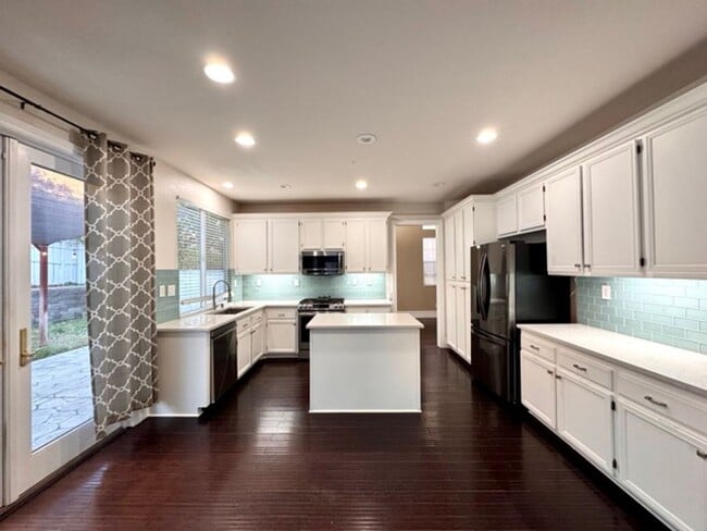 Building Photo - Beautiful 4 Bedroom Murrieta Home with Sol...