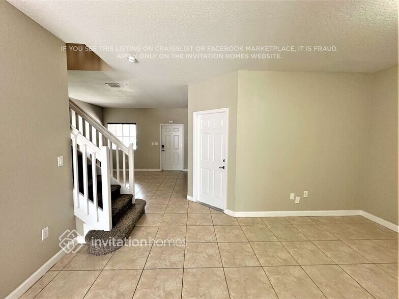 Building Photo - 2233 SW 147 Path