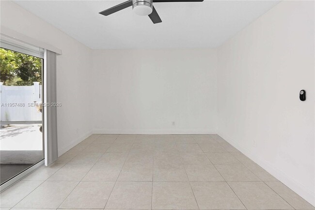 Building Photo - 1110 S 14th Ave