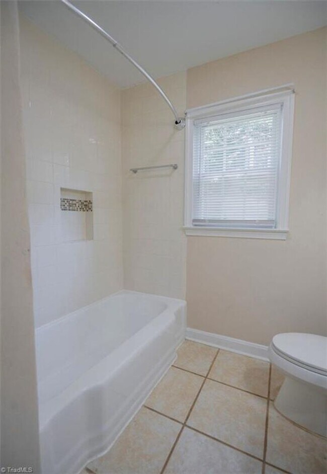 Building Photo - Beautiful 3/ 1 Home for Rent!