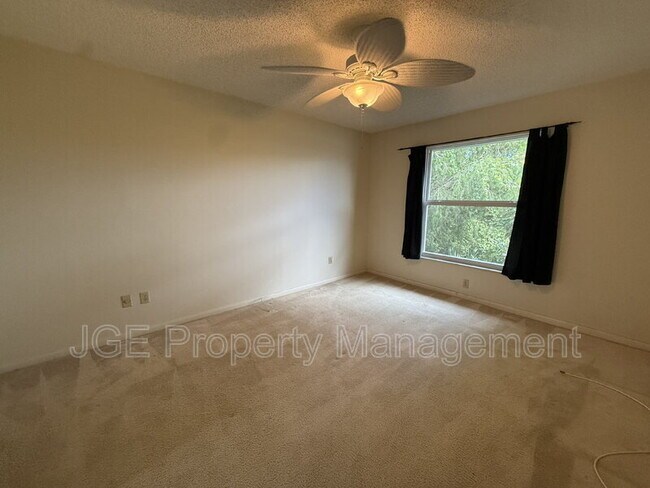 Building Photo - 8228 SE Croft Cir