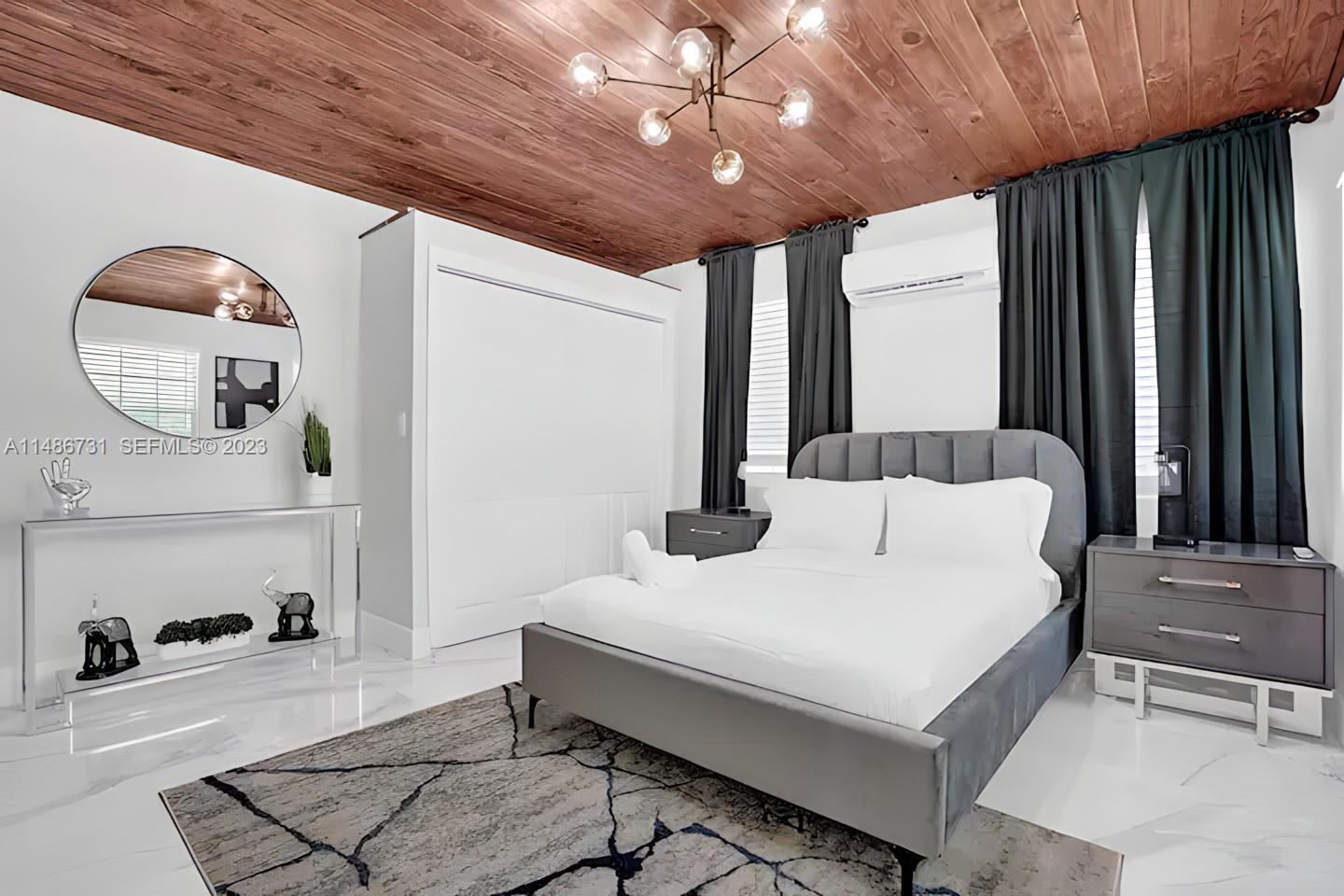 Building Photo - 247 SW 5th St