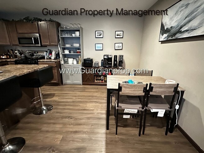 Building Photo - Lakeville End unit Town Home, Avail December, Two Car Garage, Dishwasher, W/D, 2.5 Baths