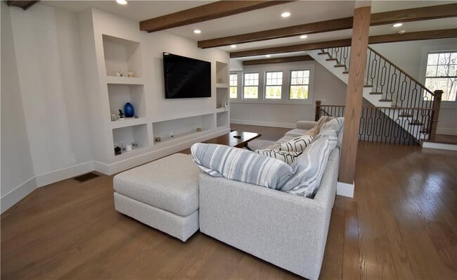 Building Photo - 5 Phil's Path