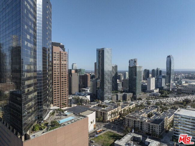 Building Photo - 1100 Wilshire Blvd