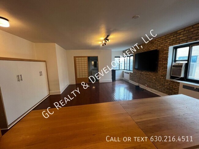Building Photo - 5048 N Marine Dr