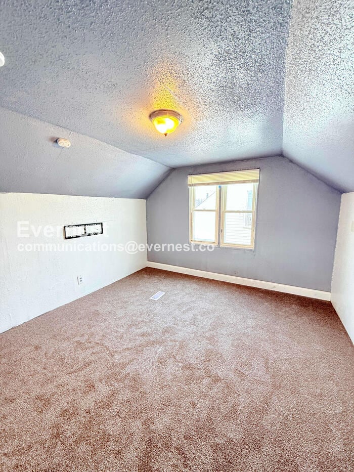 Building Photo - 18640 Sherwood St