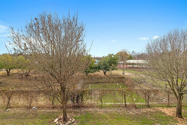 Building Photo - 13420 Lyndhurst St