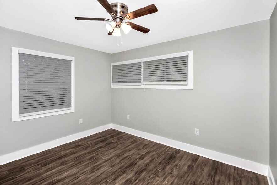 Building Photo - 3506 Oleander Rd SW