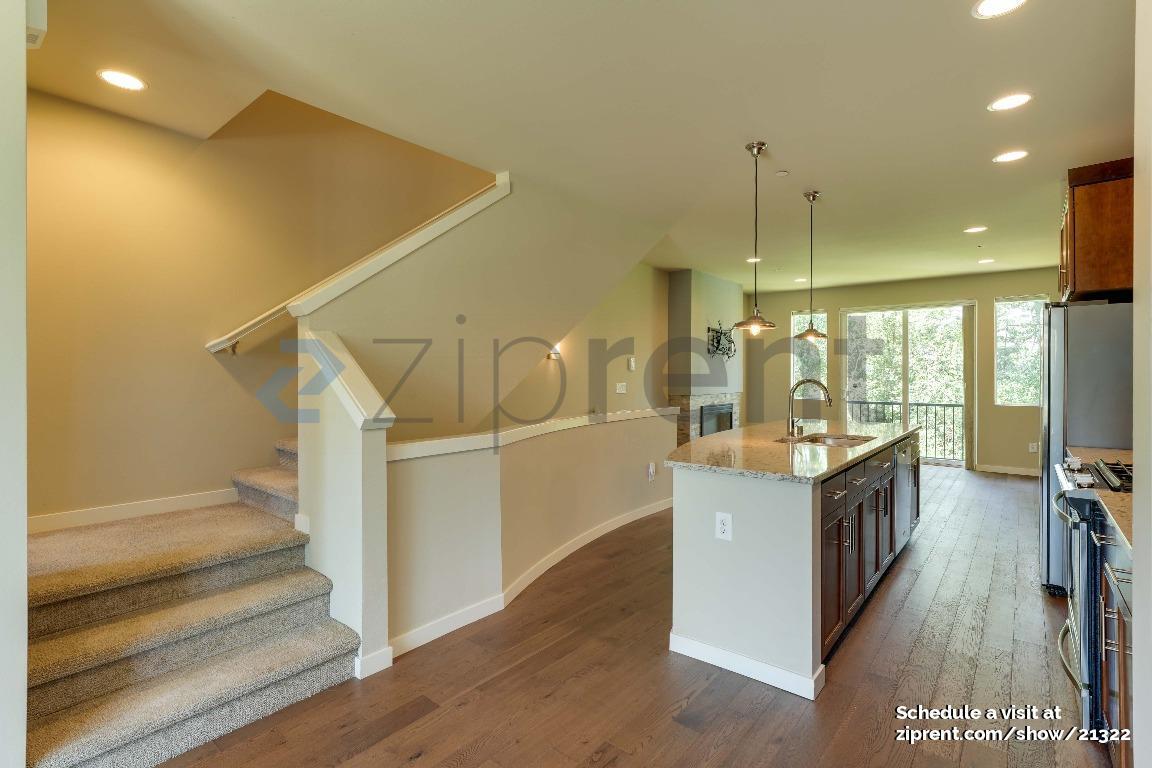 Building Photo - 355 Vashon Ct NE
