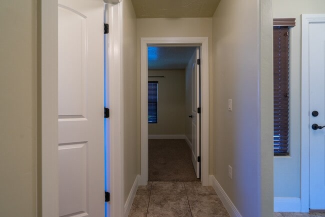 Building Photo - Pet Friendly-Beautiful 3 bed 2 bath home w...