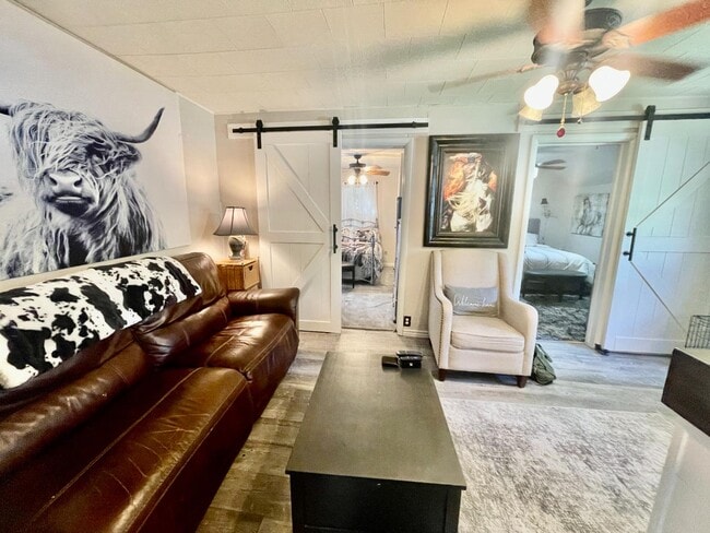 Building Photo - 223 Hemlock Dr