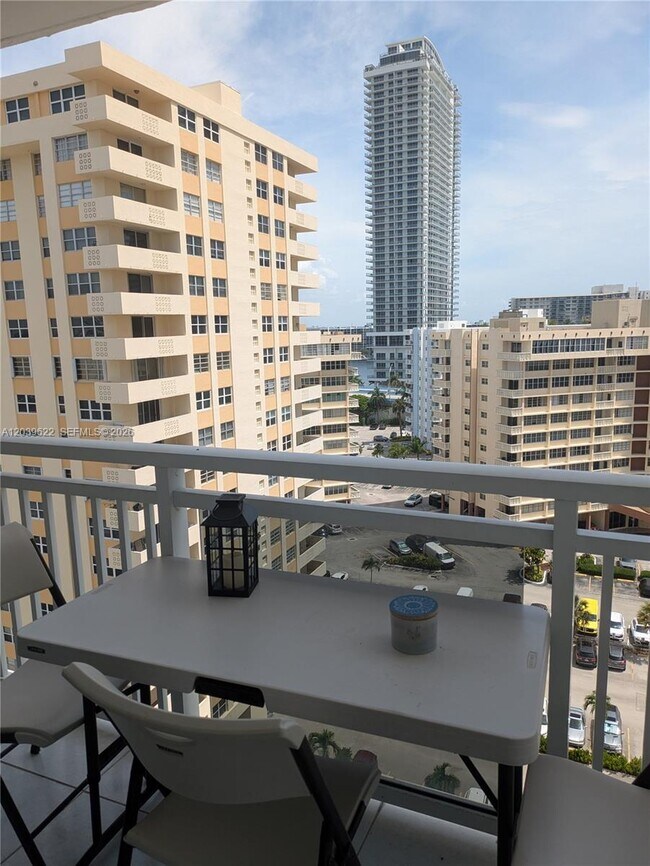 Building Photo - 1849 S Ocean Dr