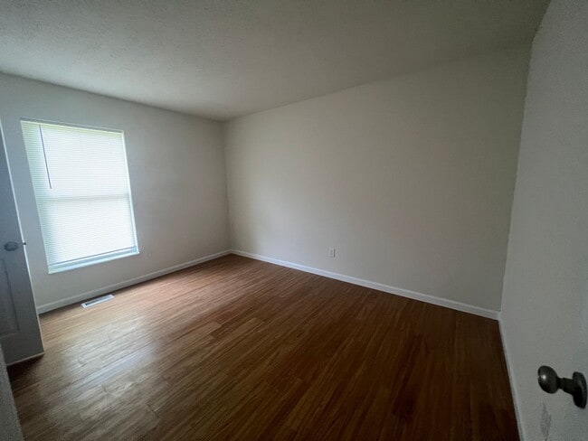 Building Photo - 4-bedroom 1.5 baths house near I-44