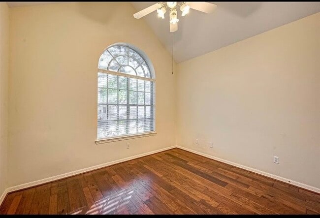 Building Photo - 1710 Park Forest Dr