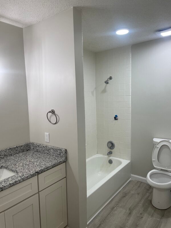 Building Photo - 153 Lionsgate Dr